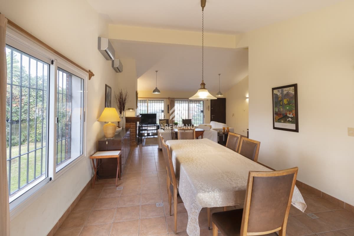Casa ID.5386 - Venta Casa 4 dormitorios