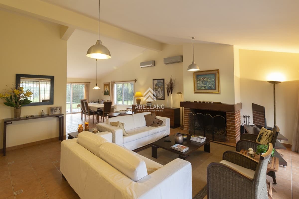 Casa ID.5386 - Venta Casa 4 dormitorios