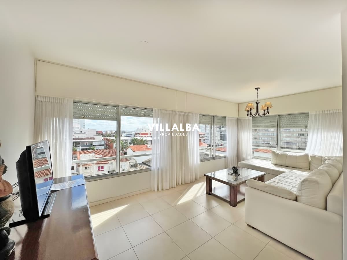 Apartamento en piso intermedio