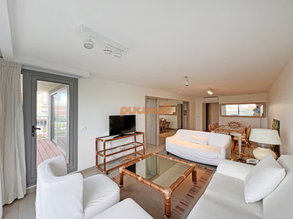 Apartamento en venta y alquiler anual 2 dormitorios Torre Onix