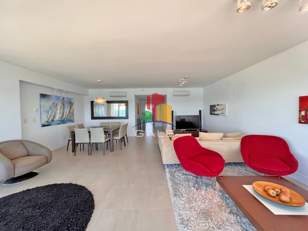 Gale Propiedades & Escribanía Apartamento ID.3200 - Piso alto en primeralinea del mar