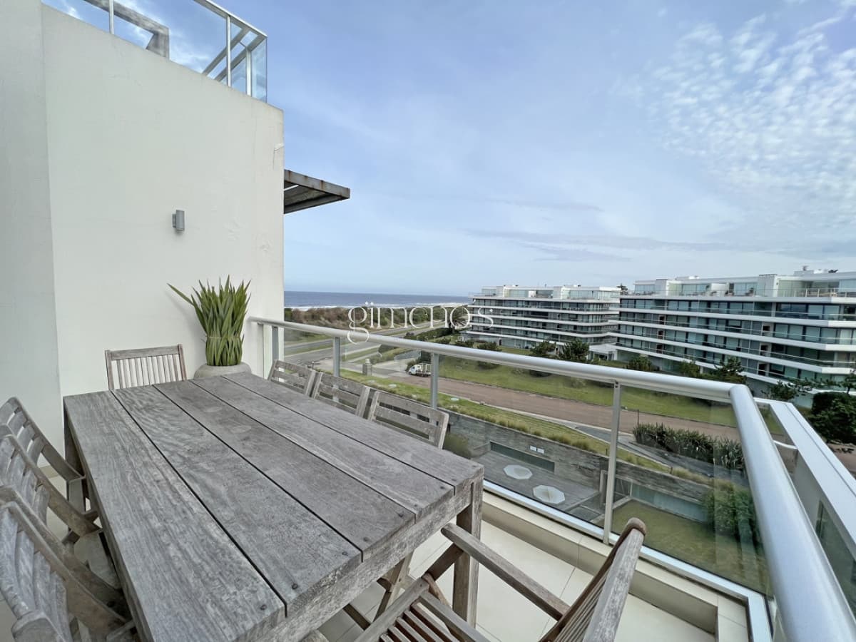 APARTAMENTO PENTHOUSE EN VENTA  2 DORMITORIOS PUNTA DEL ESTE PLAYA BRAVA