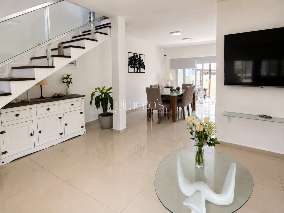 Casa 4 dormitorios alquiler anual en Pinares - Punta del Este