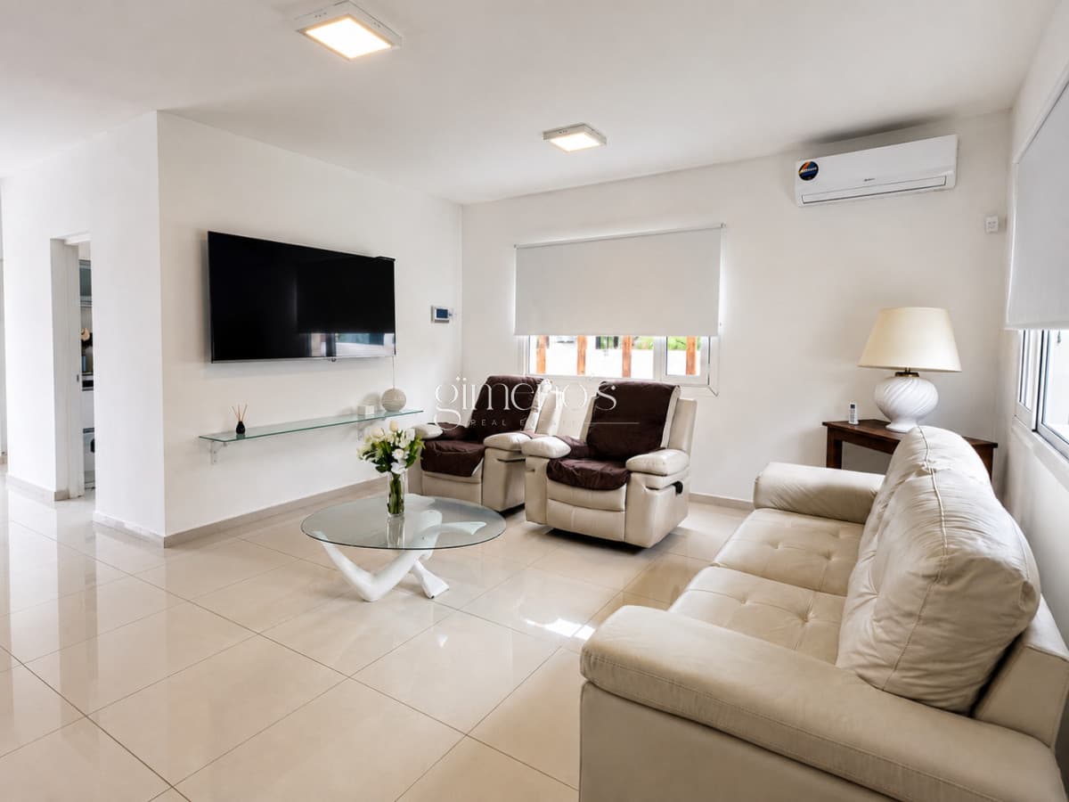 Casa 4 dormitorios alquiler anual en Pinares - Punta del Este