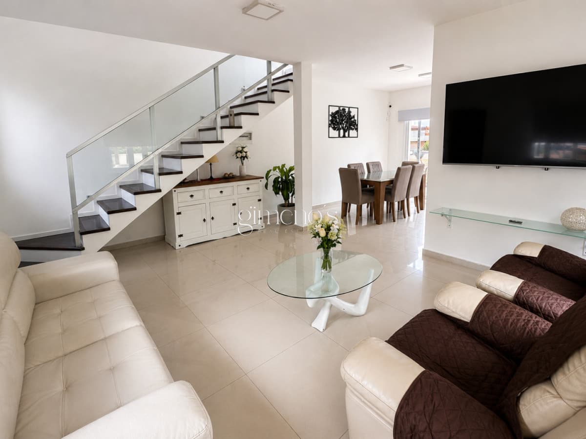 Casa 4 dormitorios alquiler anual en Pinares - Punta del Este