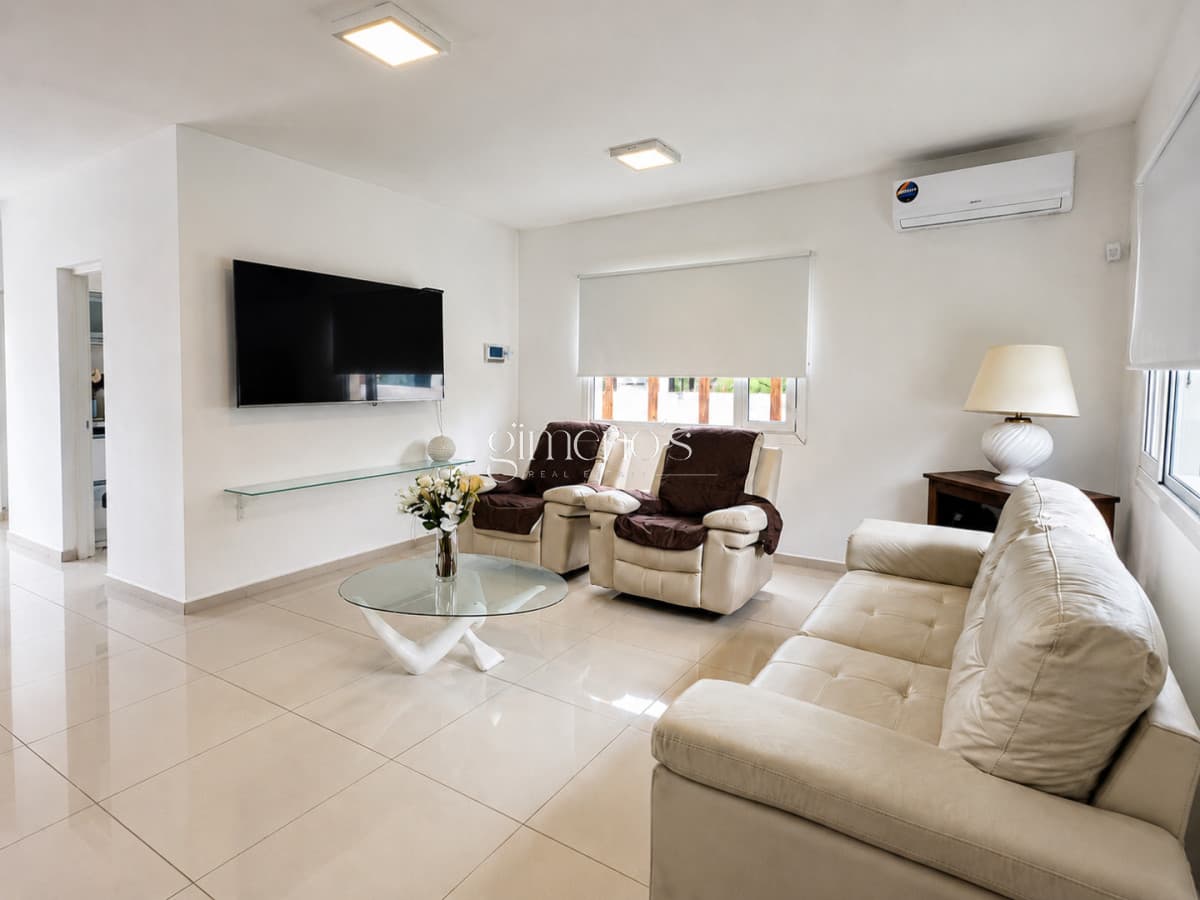 Casa 4 dormitorios alquiler anual en Pinares - Punta del Este