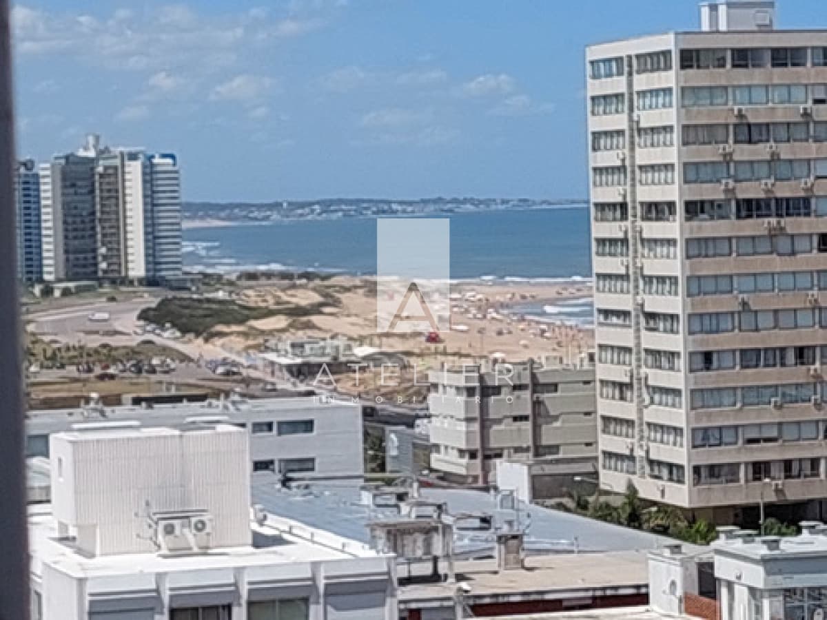 Venta dpto. 1 dormitorio en Piso alto sobre Calle 20