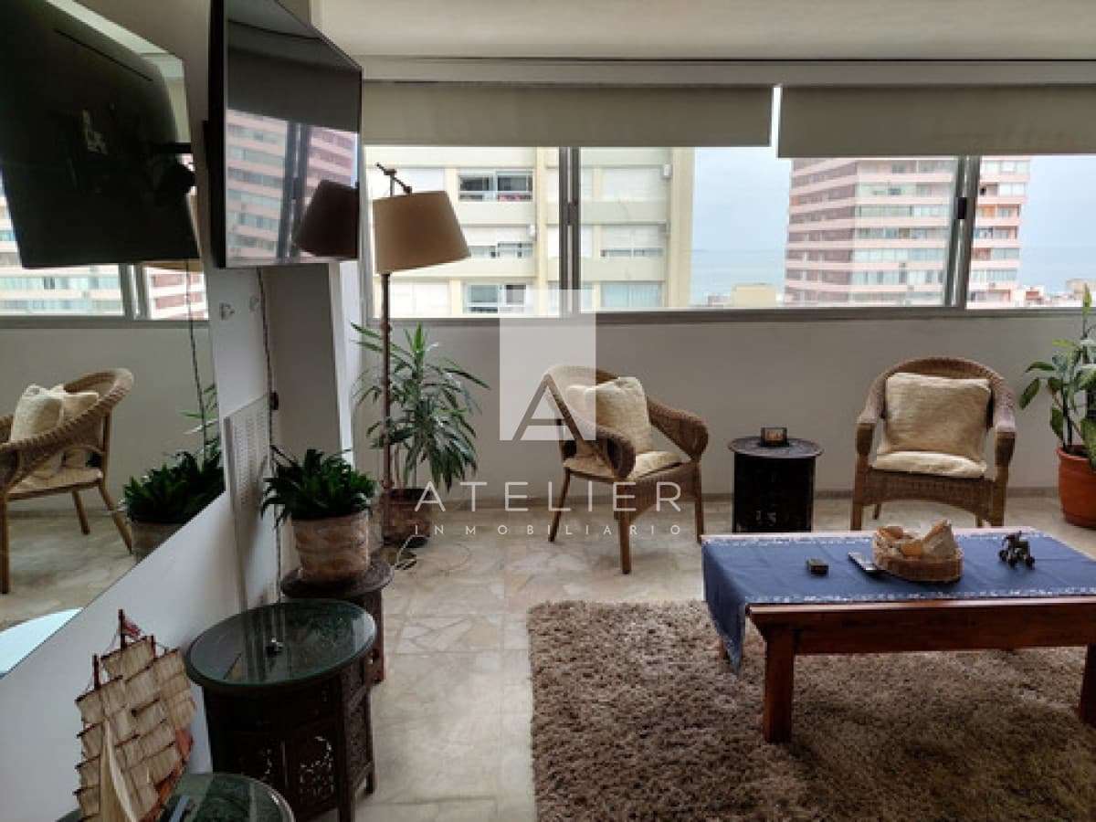 Venta dpto. 1 dormitorio en Piso alto sobre Calle 20
