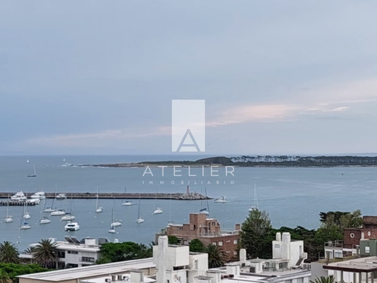 Venta dpto. 1 dormitorio en Piso alto sobre Calle 20