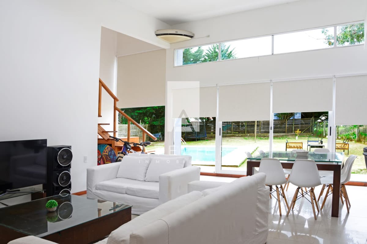 Casa en venta en dos plantas de 3 dormitorios