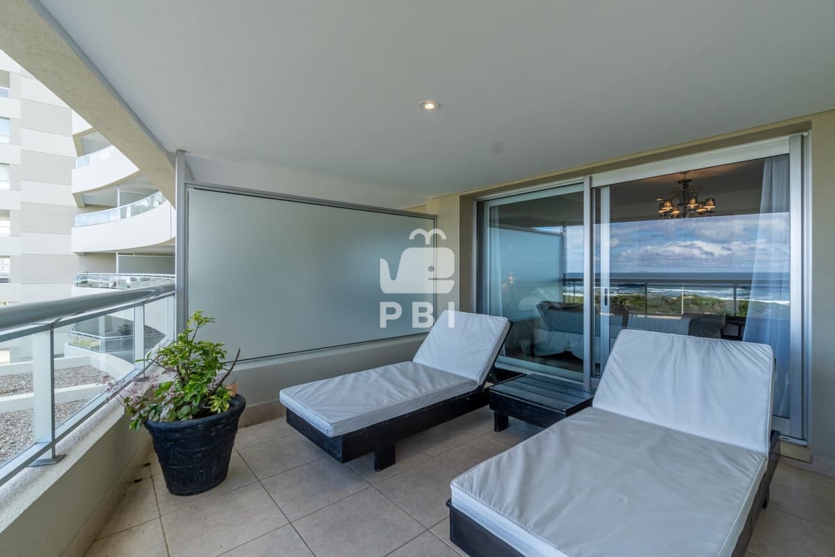 Venta Espectacular apartamento 3 DORMITORIOS + SERVICIO Playa Brava