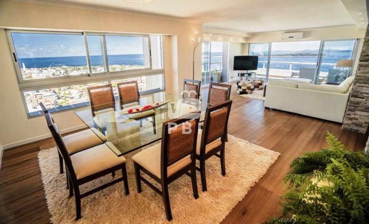 Venta de Exclusivo Pent-house, Playa Mansa