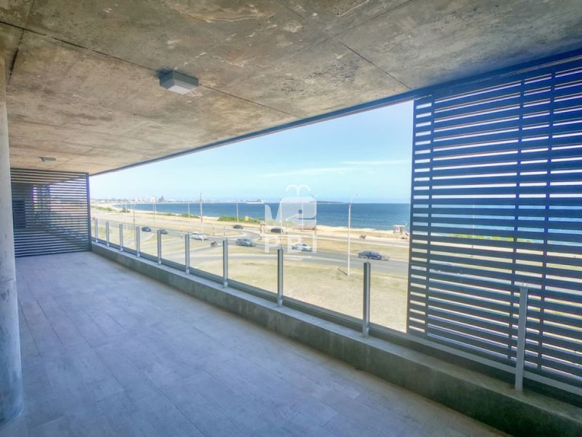 Apartamento en venta Playa Mansa 3 dormitorios