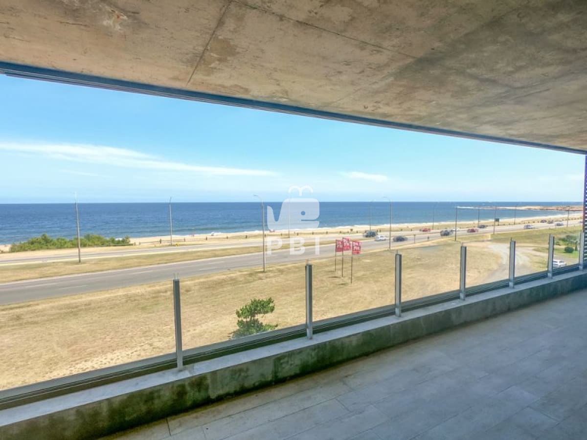 Apartamento en venta Playa Mansa 3 dormitorios