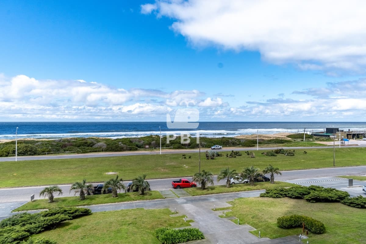 Venta Espectacular apartamento 3 DORMITORIOS + SERVICIO Playa Brava