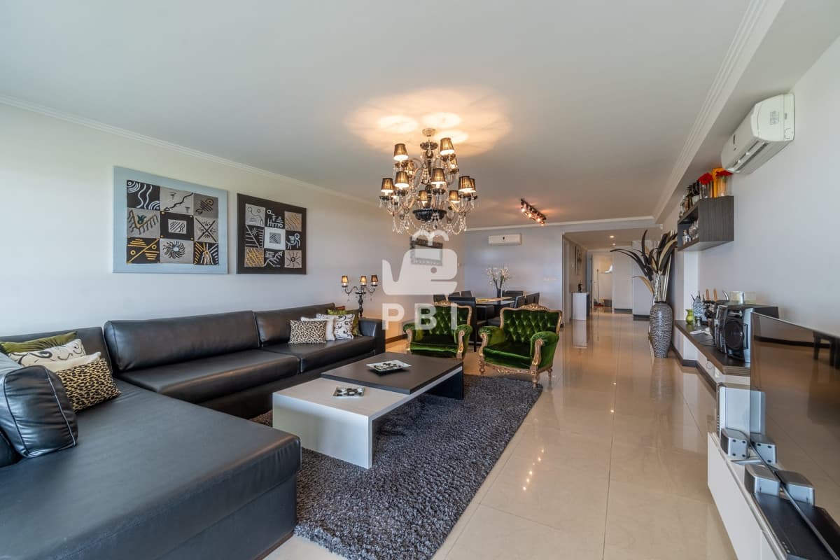 Espectacular apartamento en venta 3 suites y dependencia, Playa Brava.