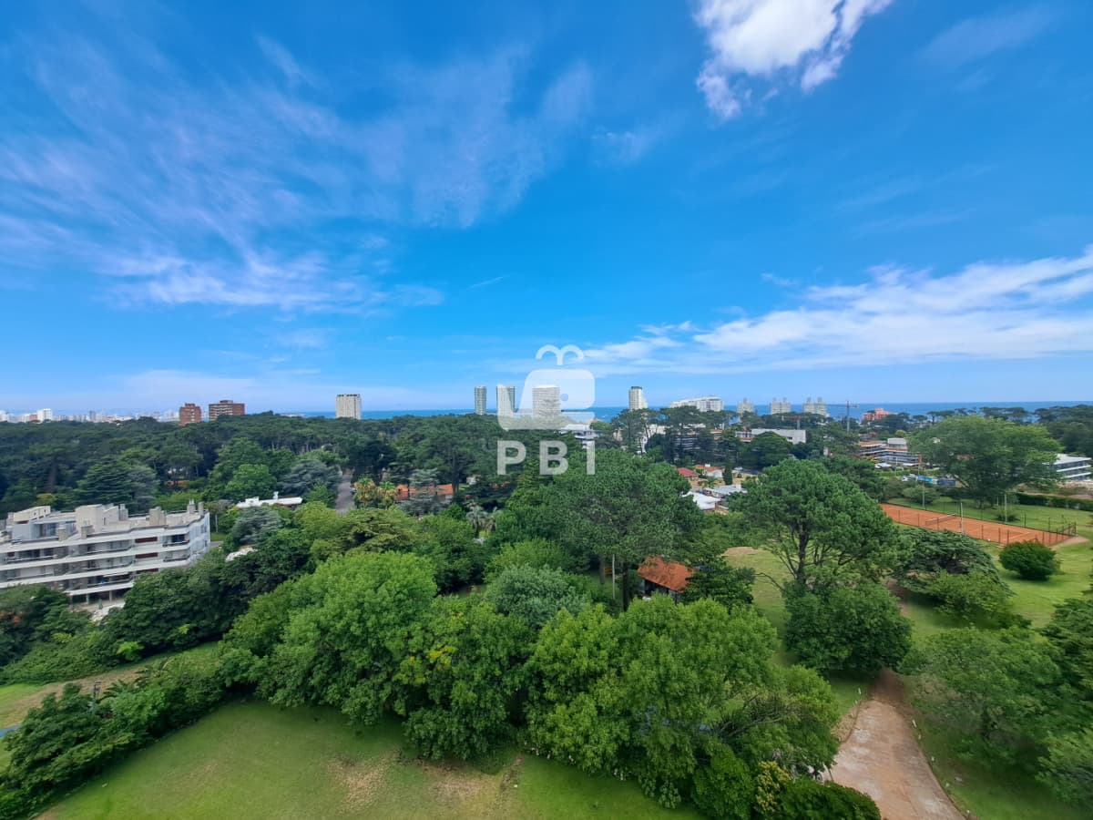 Venta de Apartamento 3 dormitorios en Avenida Roosevelt.