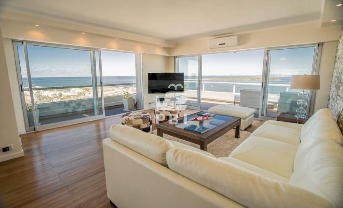 Venta de Exclusivo Pent-house, Playa Mansa