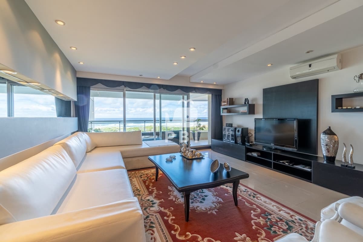 Venta Espectacular apartamento 3 DORMITORIOS + SERVICIO Playa Brava