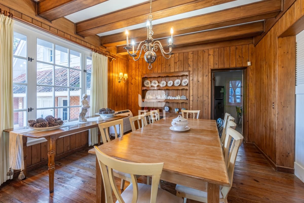 Exclusiva propiedad en venta, con 5 dormitorios, El Golf, Punta del Este.