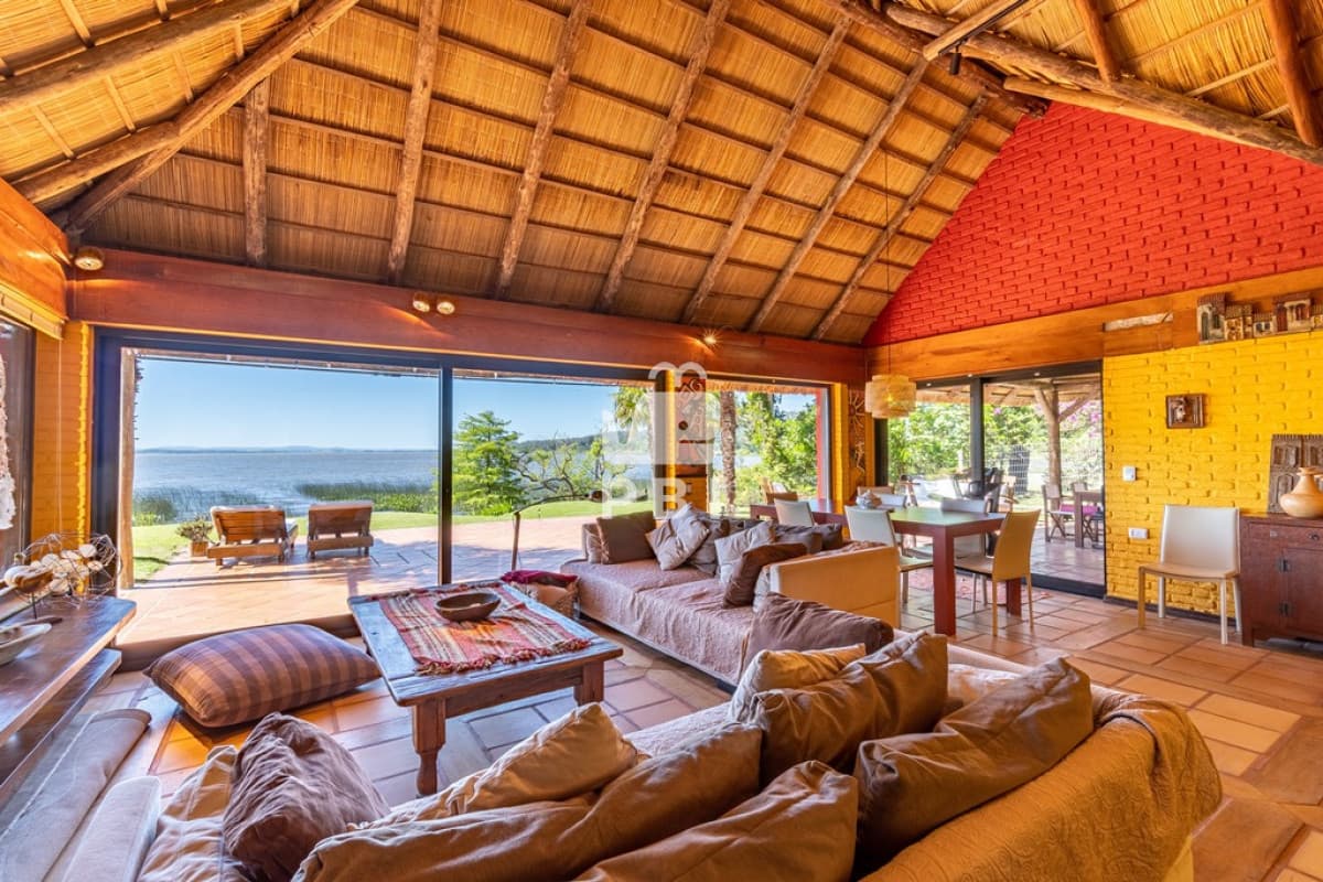 Casa 4 DORMITORIOS en Laguna del Sauce , Punta Ballena