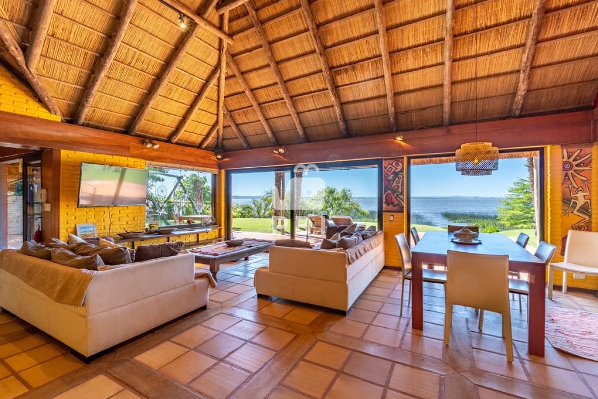 Casa 4 DORMITORIOS en Laguna del Sauce , Punta Ballena