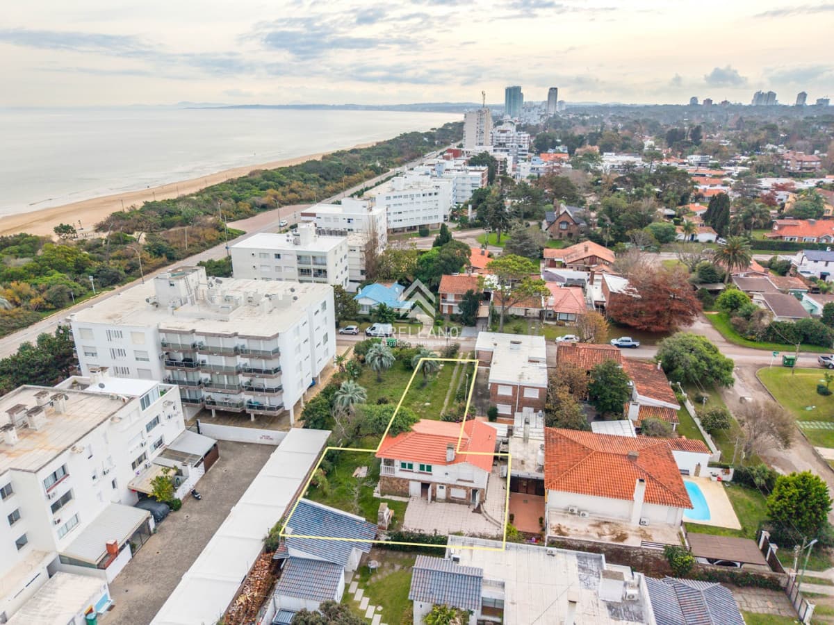 Casa ID.7035 - Venta Casa 3 Dormitorios  Playa Mansa, Punta del Este