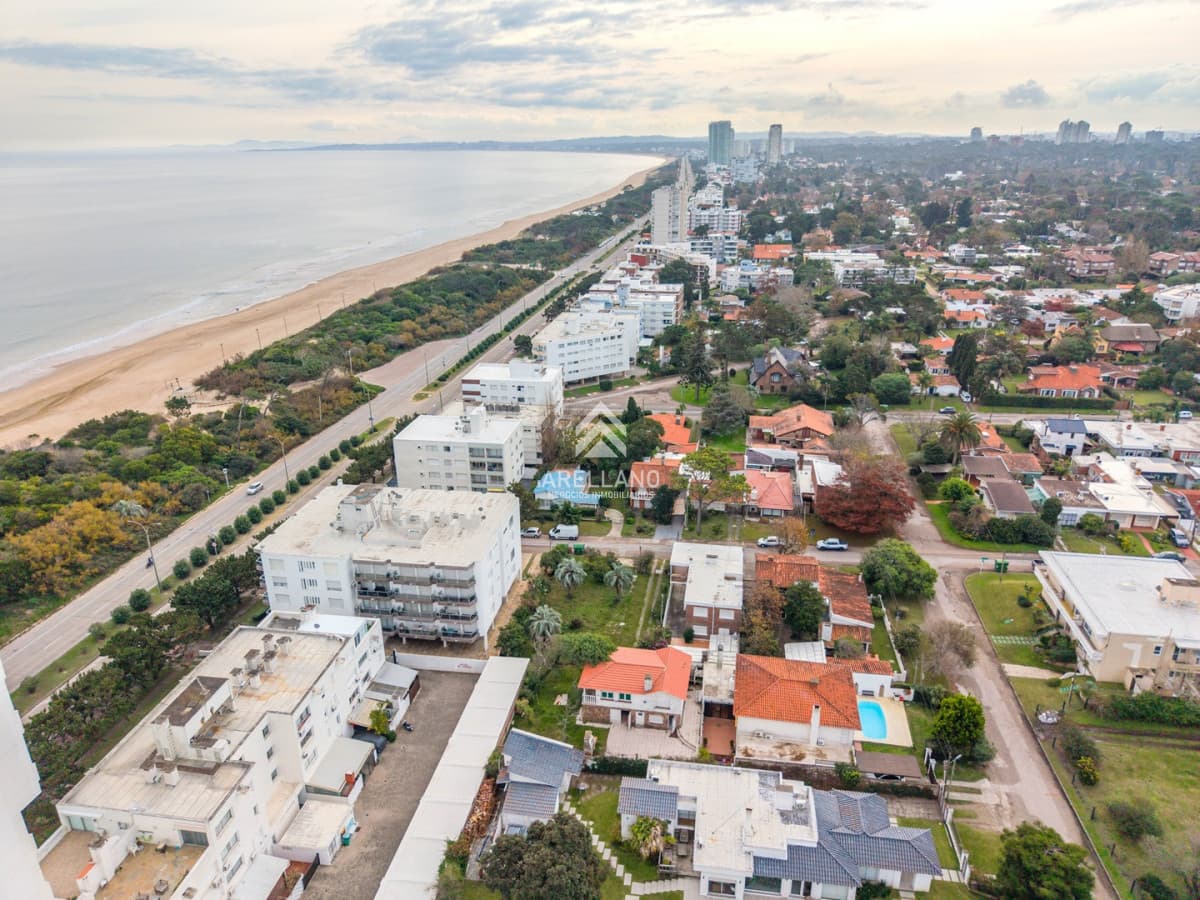 Casa ID.7035 - Venta Casa 3 Dormitorios  Playa Mansa, Punta del Este