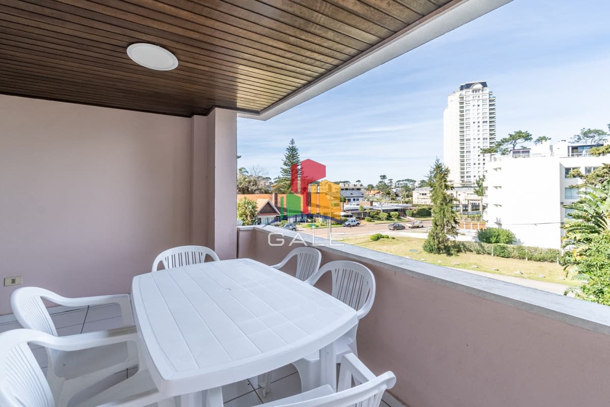 Gale Propiedades & Escribanía Apartamento ID.1561 - Apartamento en venta Playa Mansa 3 dormitorios