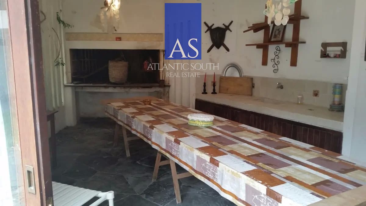 Casa 5 dormitorios cercana al mar en Playa Mansa jardín y barbacoa