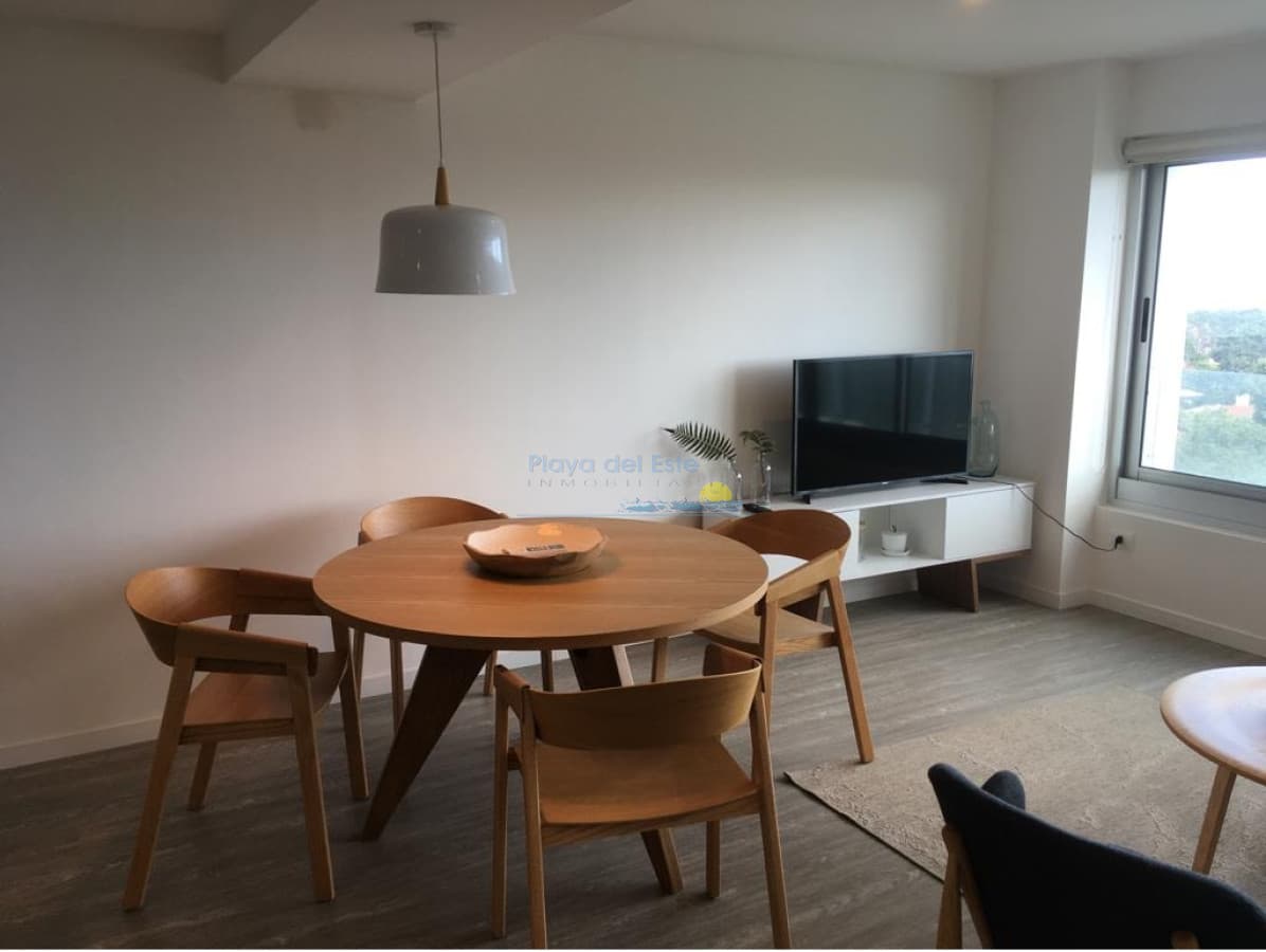 PUNTA DEL ESTE APARTAMENTO DE 2 DORMITORIOS CON VISTA EDIFICIO CON SERVICIOS - Inmobiliaria Playa del Este
