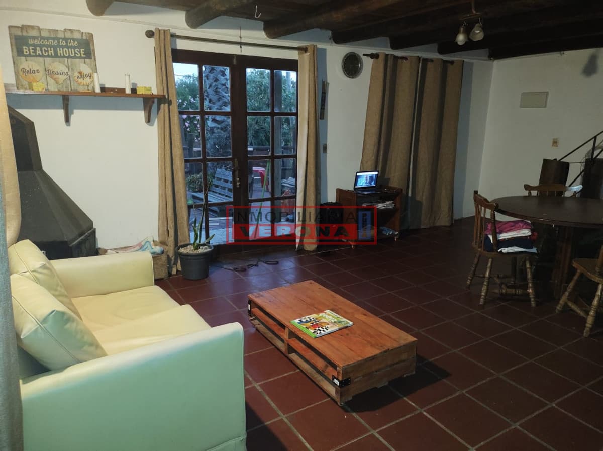 MANANTIALES LA BOTA COMODA CASA EN 2 PLANTAS 2 DORMITORIOS 1 BAÑO PARRILLERO - Inmobiliaria Verona Punta