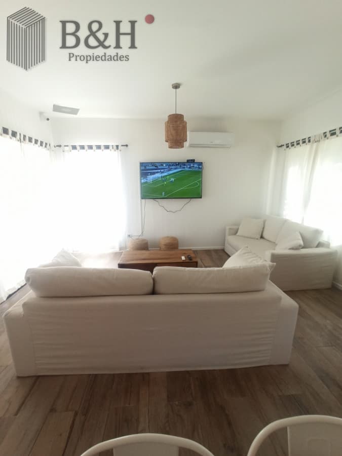 Casa con piscina en barrio privado Punta del Este