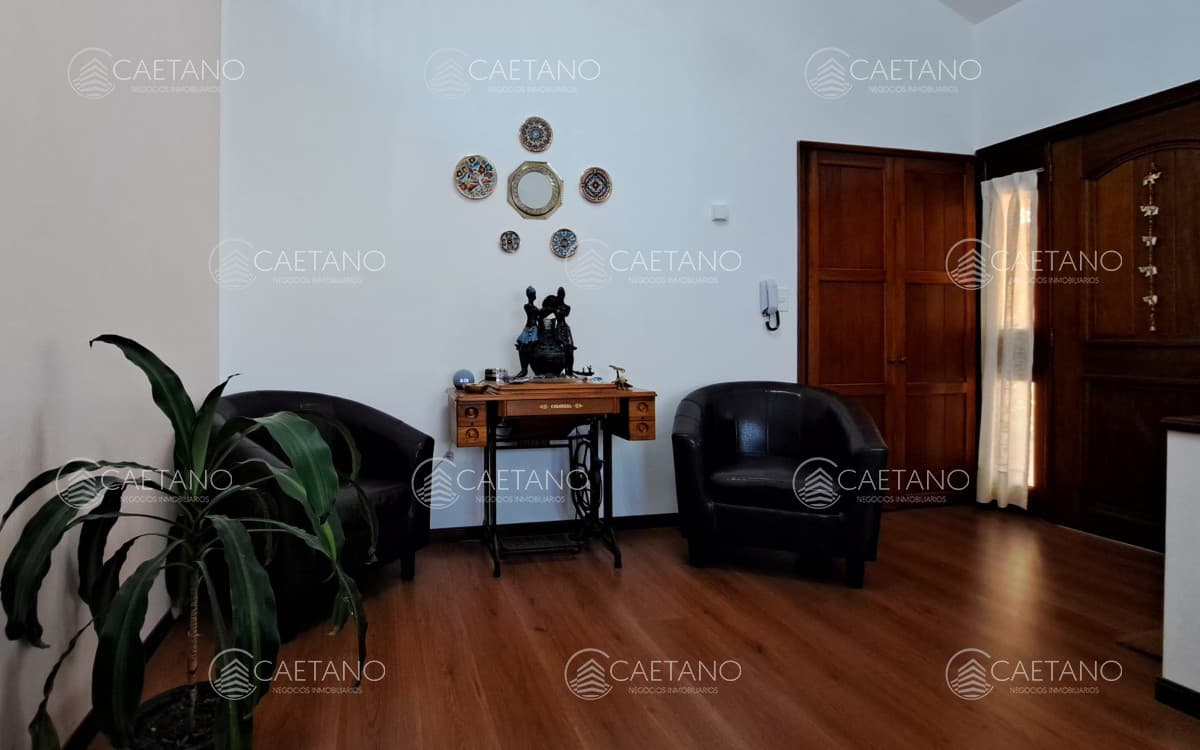 Casa en venta, Pinares a dos cuadras del mar.