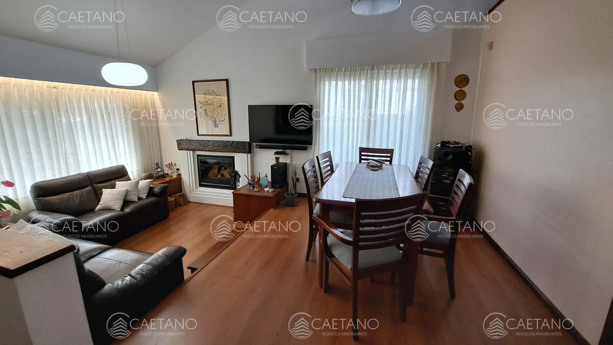 Casa en venta, Pinares a dos cuadras del mar.