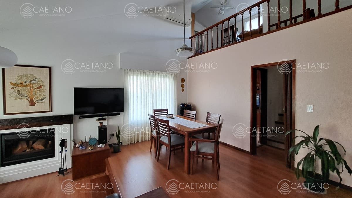 Casa en venta, Pinares a dos cuadras del mar.