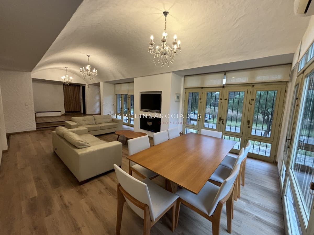 Casa en Venta de 4 Dormitorios en Golf, Punta del Este