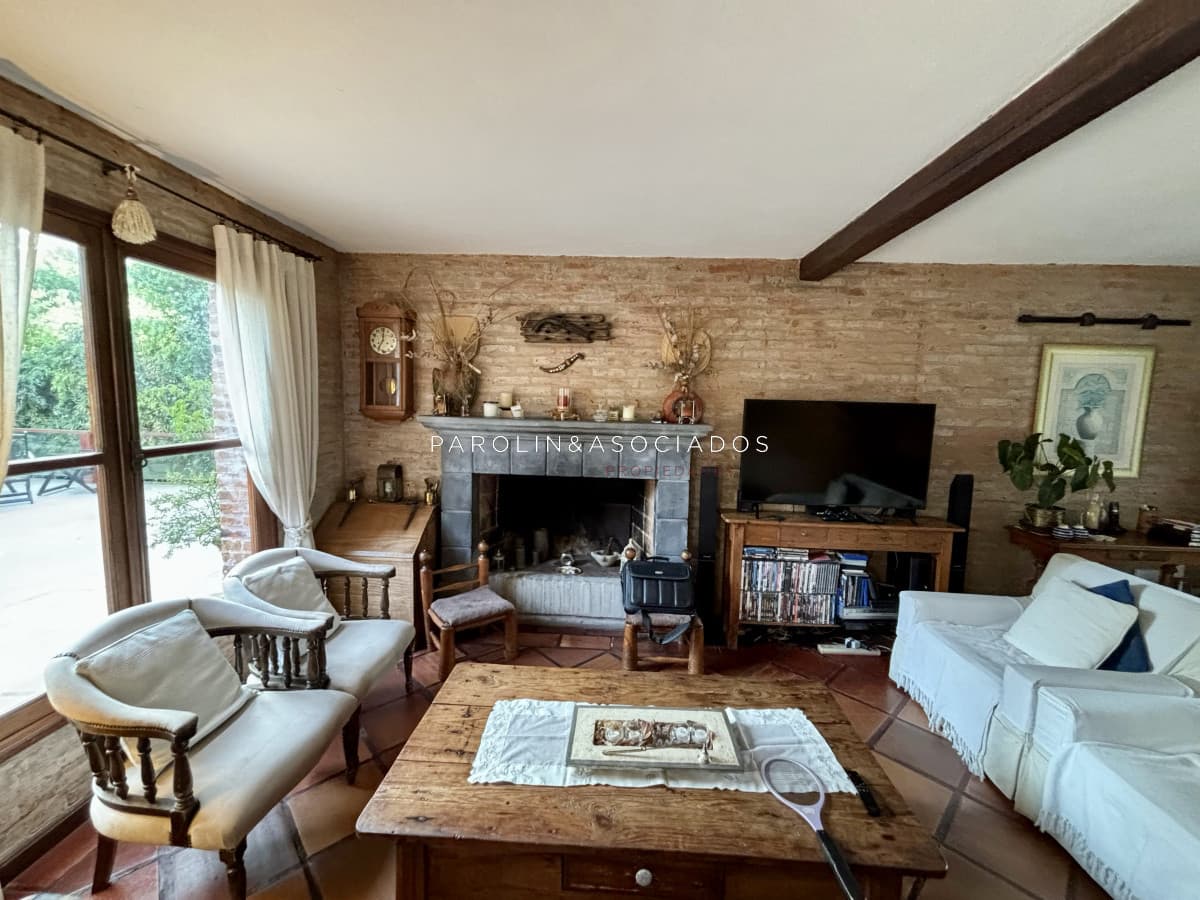 EXCEPCIONAL CASA EN VENTA DE 4 DORMITORIOS PINARES