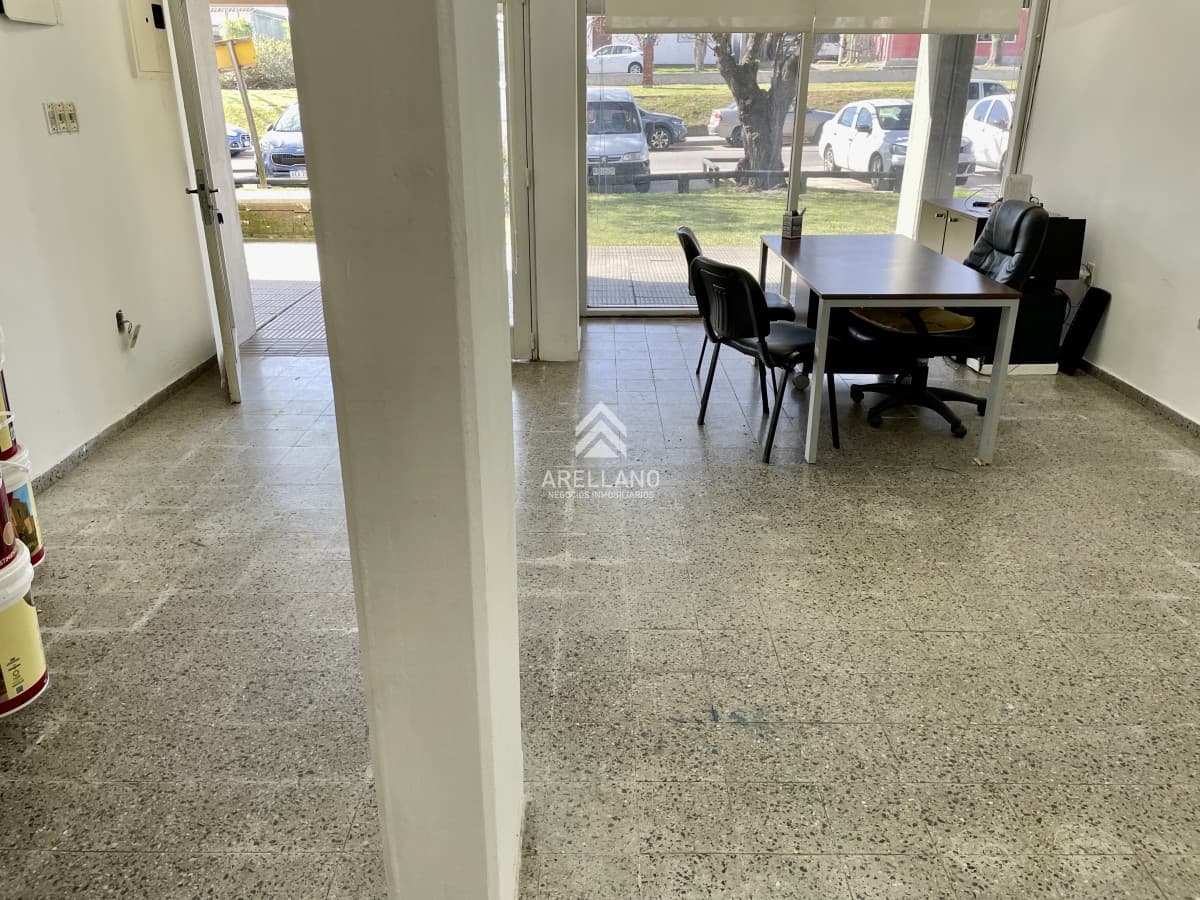 Local Comercial ID.2356 - Venta local comercial Maldonado