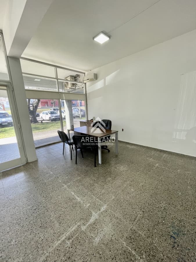 Local Comercial ID.2356 - Venta local comercial Maldonado