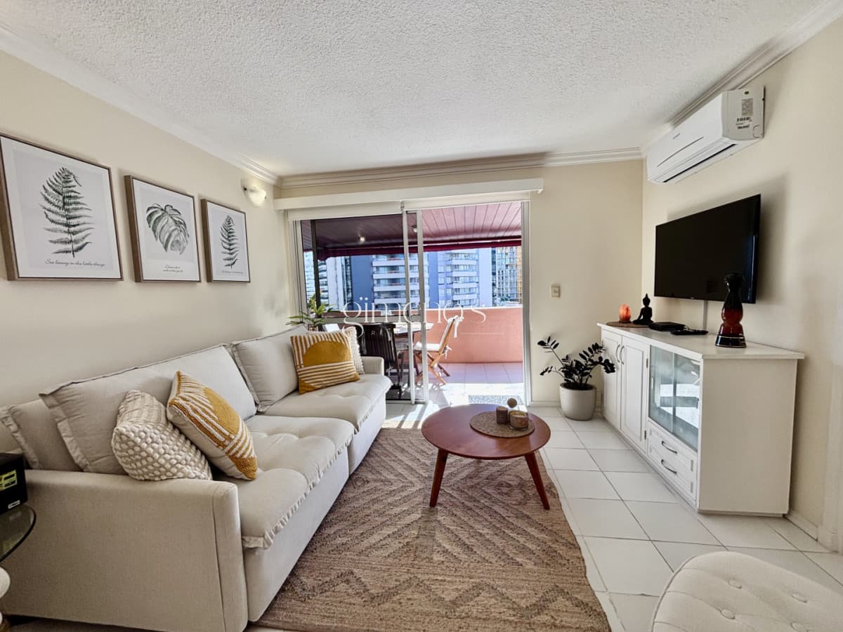Hermoso apartamento en venta de 2 dormitorios cerca del mar - Playa Brava - Punta del Este
