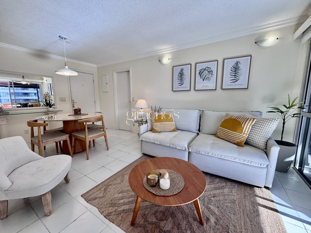 Hermoso apartamento en venta de 2 dormitorios cerca del mar - Playa Brava - Punta del Este