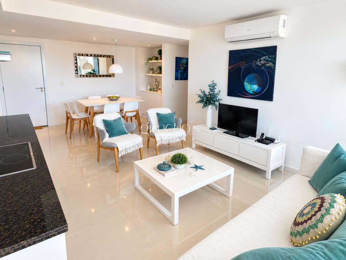 Apartamento en Venta de 3 dormitorios - Playa Brava - Punta del Este