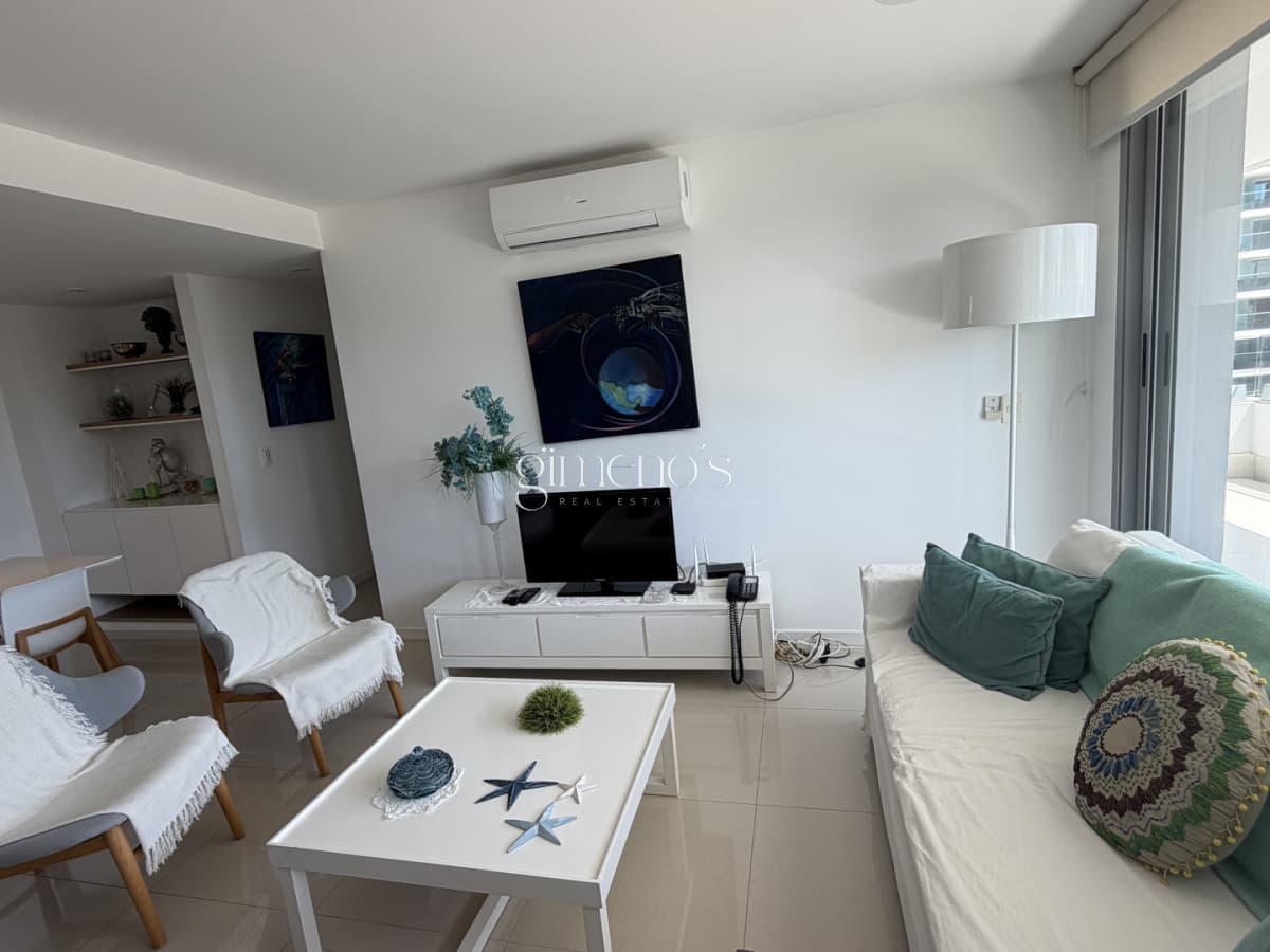 Apartamento en Venta de 3 dormitorios - Playa Brava - Punta del Este