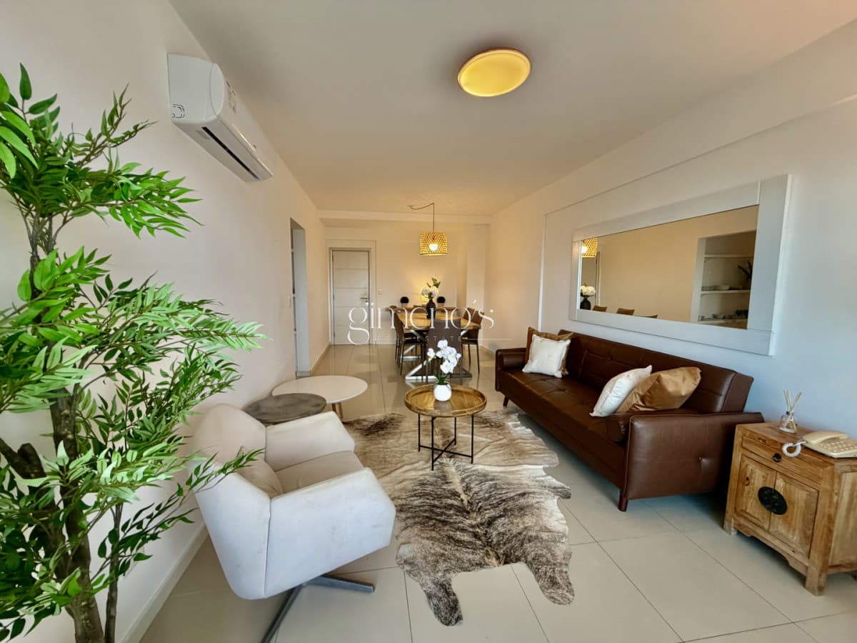 Apartamento en Venta de 3 Dormitorios en Aydi Grill - Punta del Este