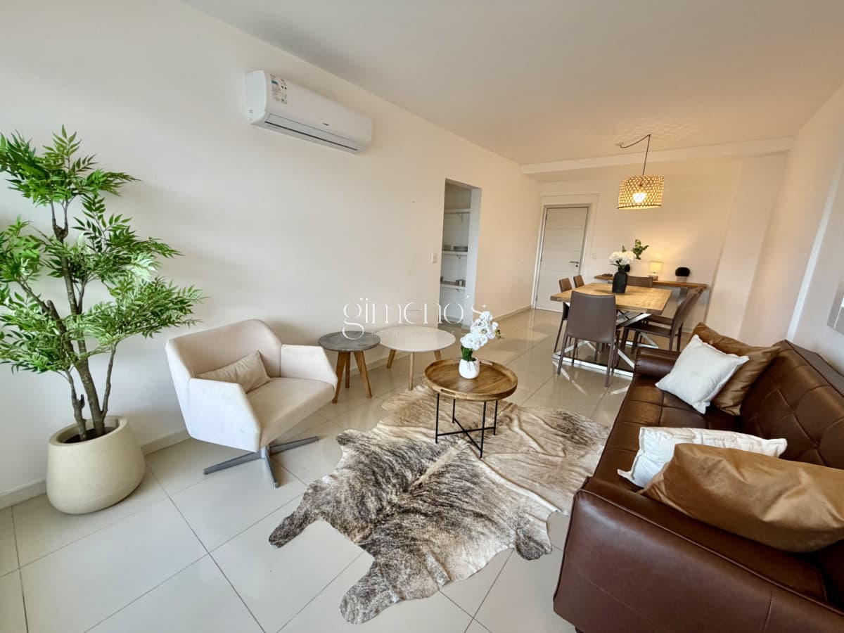 Apartamento en Venta de 3 Dormitorios en Aydi Grill - Punta del Este