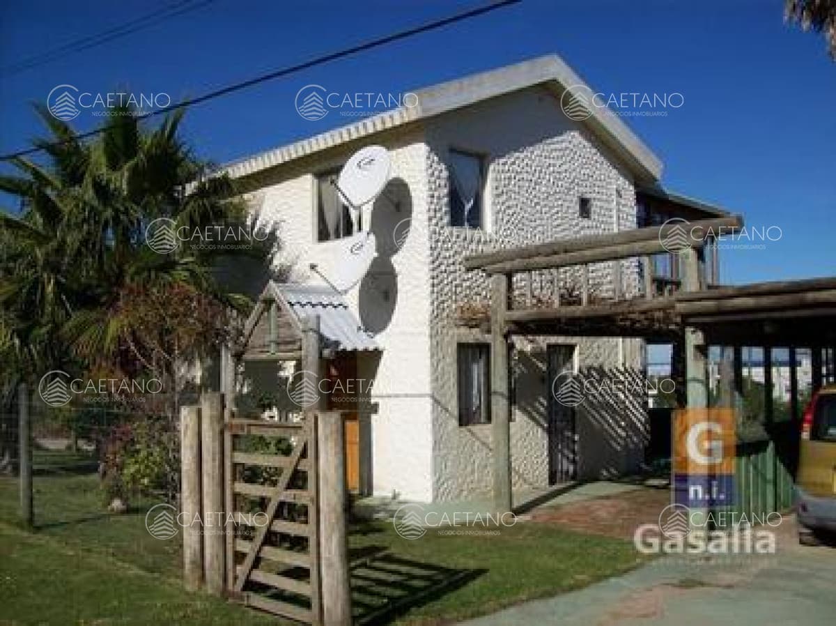 Casa en venta en El Chorro a 200 mts del mar