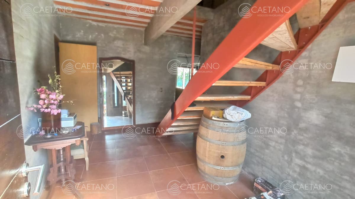 Casa ubicada a pasos de Avenida Córdoba en barrio Cantegril - Punta del Este.