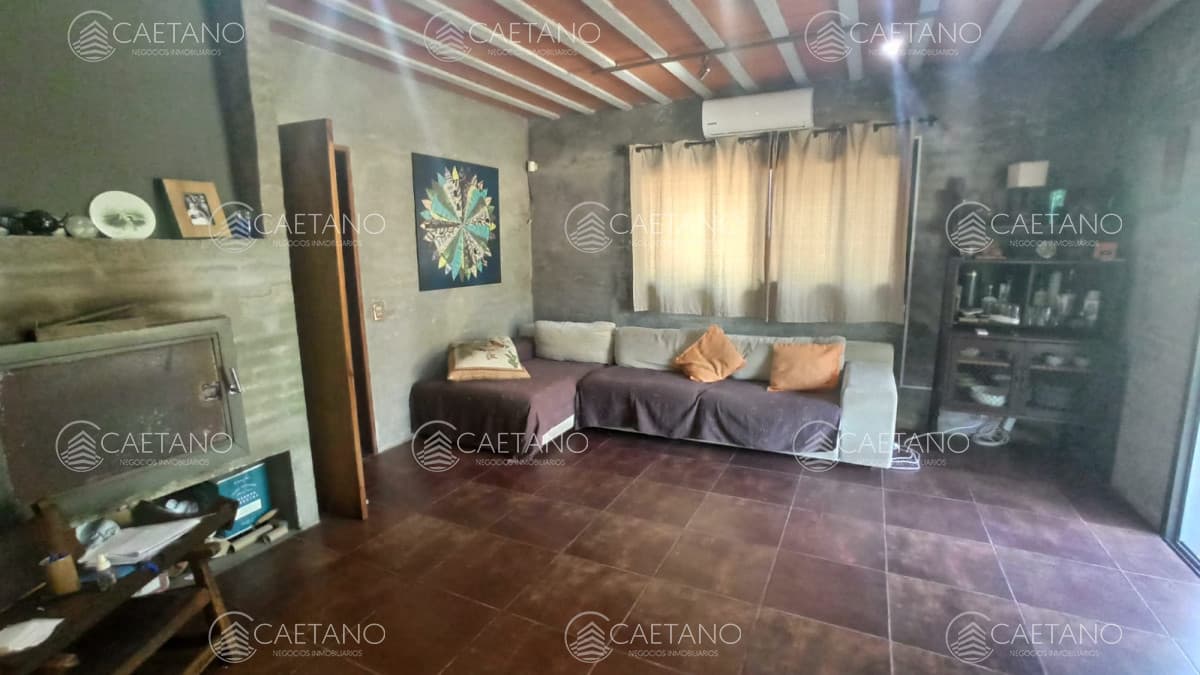 Casa ubicada a pasos de Avenida Córdoba en barrio Cantegril - Punta del Este.