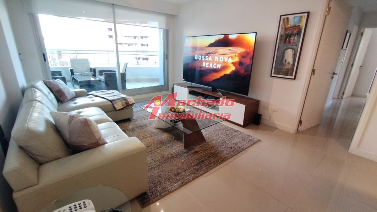 Venta de apartamento de tres dormitorios en Punta del Este